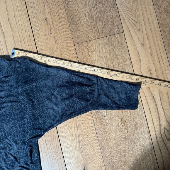 Nation LTD Snake Print Dolman Sleeve Mini Dress SZ M Black Gray Goth DK Romantic - Picture 7 of 7